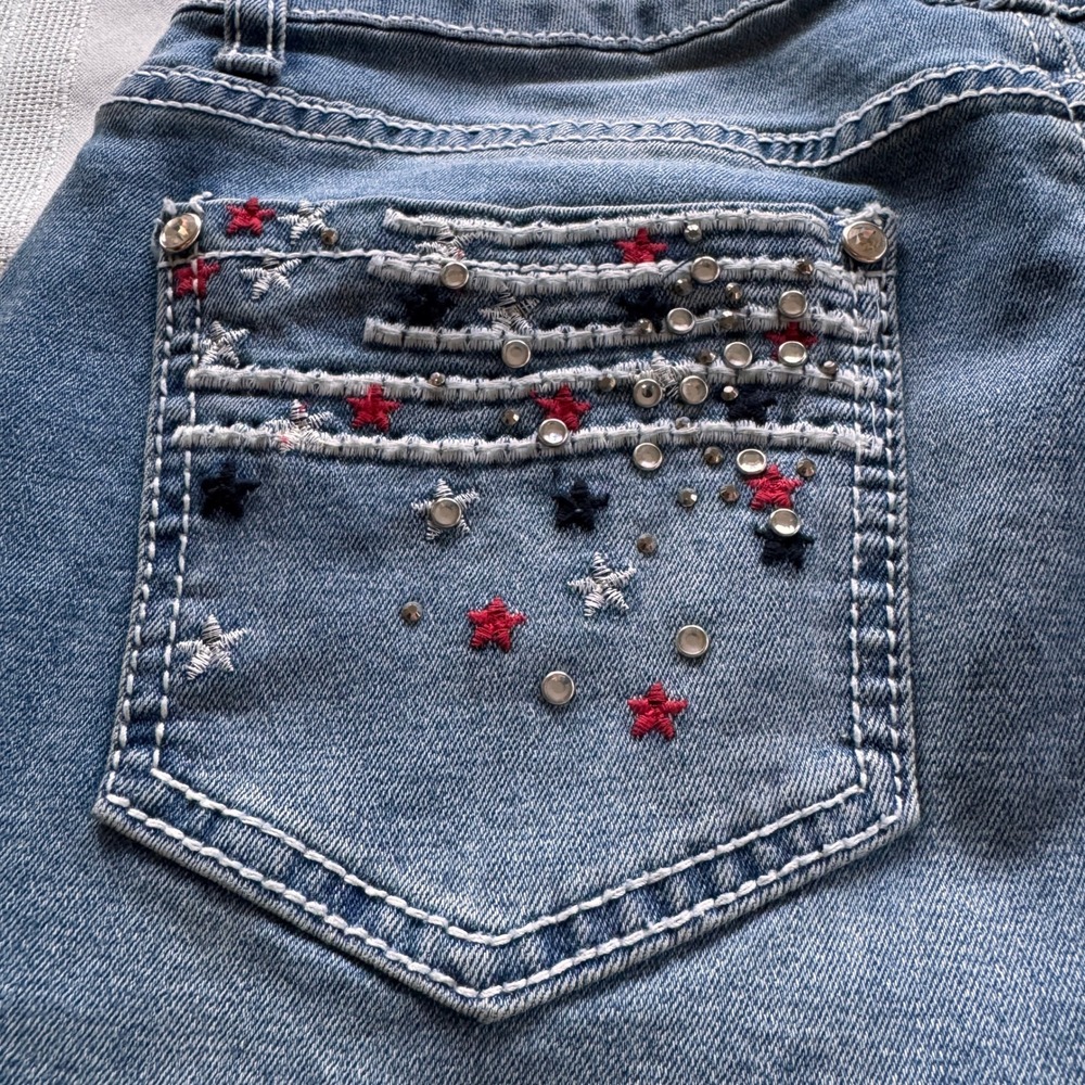 Earl Jean Women Blue Denim Capri Jeans Star Rhinestone Embellished Size 8 - Picture 3 of 11